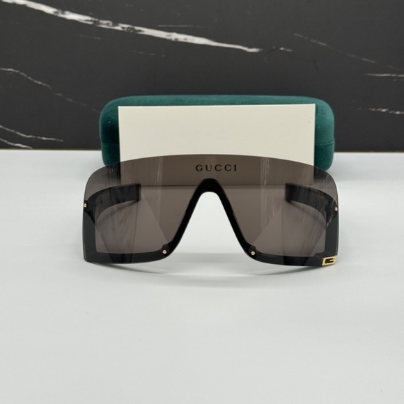 NEW GG1637S 003 GUCCI SHIELD BLACK UNISEX SUNGLASSES GUCCI - Picture 1 of 10